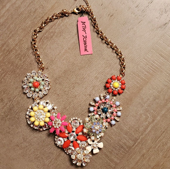 Betsey Johnson Jewelry - BETSEY JOHNSON | jeweled statement 🌺 necklace
